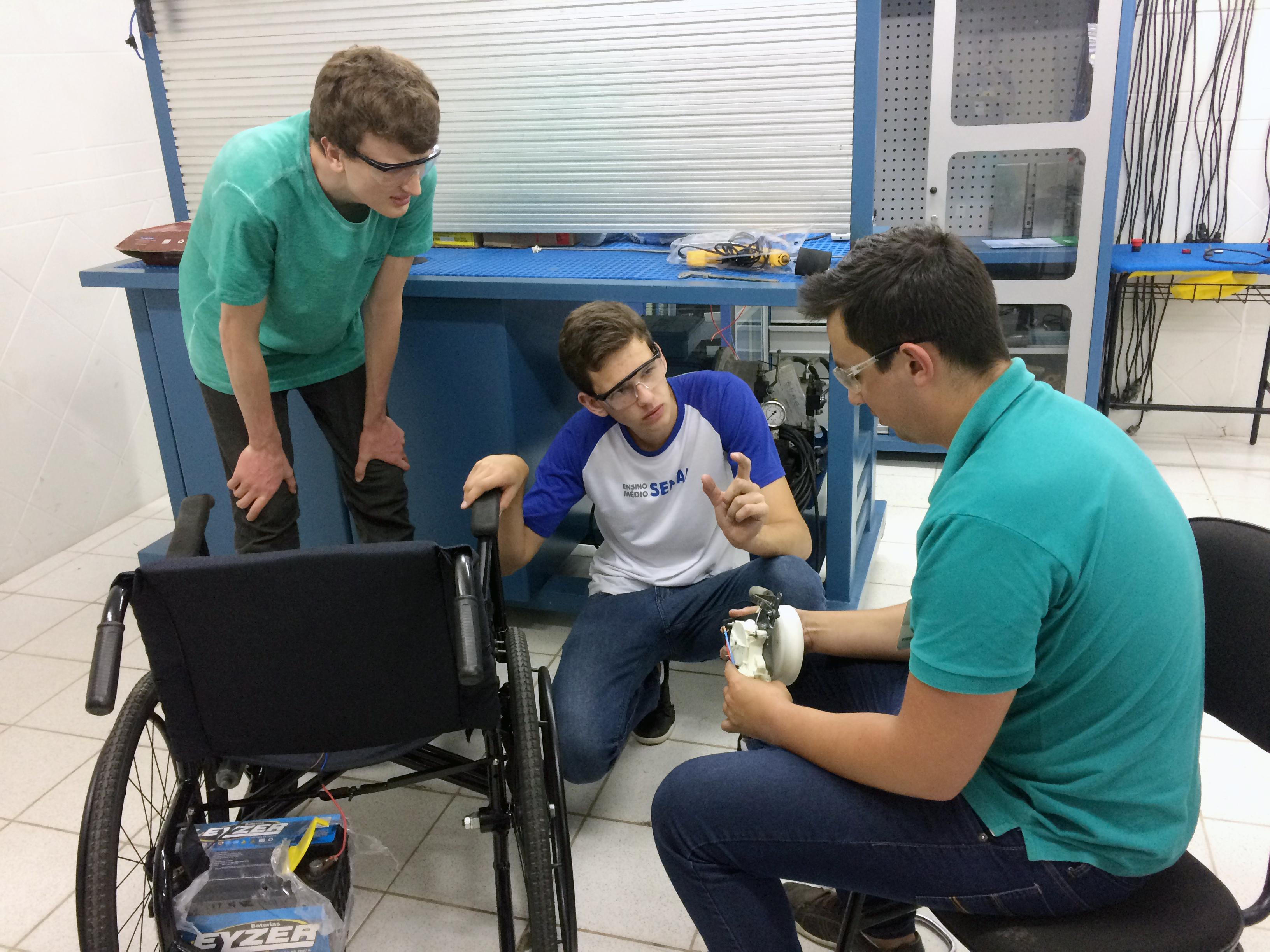 Estudantes do SENAI em Tijucas no desenvolvimento 