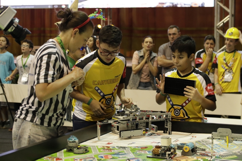 Equipe de Criciúma é uma das classificadas para a etapa nacional do torneio da FLL. Foto: Leonardo Júlio 