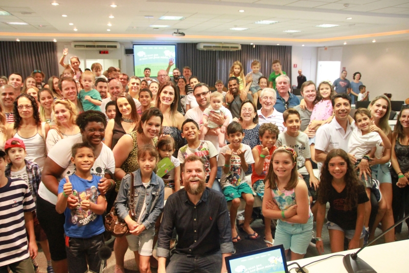 Famílias participaram da palestra com Marcos Piangers, na FIESC (foto: Marcus Quint)