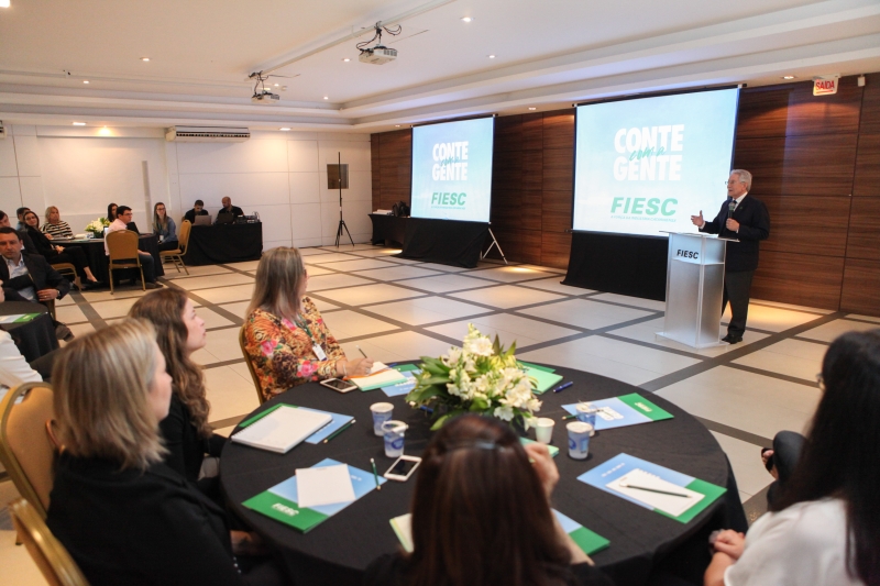 Saúde é o segundo maior desembolso das indústrias com o trabalhador, atrás apenas da folha de pagamento, disse o presidente da FIESC, Glauco José Côrte. Foto: Filipe Scotti