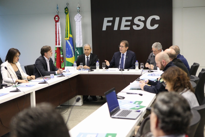 Lideranças debateram infraestrutura e abastecimento de milho em SC (foto: Filipe Scotti)