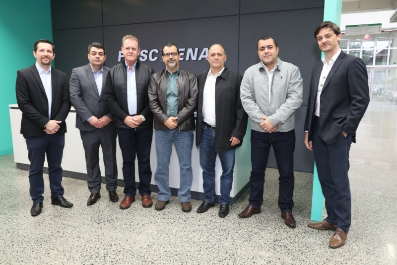 André Zanatta (Diretor do Instituto SENAI de Inovação Joinville), Michel Duarte (Consultor SENAI), Evair Oenning (vice-presidente FIESC),  Byron Souza Filho (CENPES Petrobras), Gustavo Villela de Castro - P&D Petrobras), Flávio Vaz Vianna (Tecnologia de Equipamentos Submarinos Petrobras) e Luciano Mattiazzi (consultor SENAI)