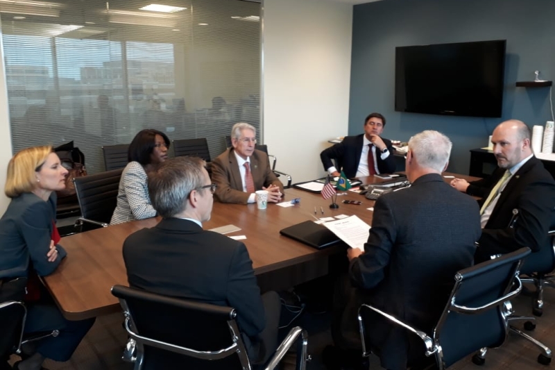 Presidente da FIESC, Glauco José Côrte, e diretor do SENAI/SC, Jefferson de Oliveira Gomes, em reunião na Learning Tree, em Washington, durante missão institucional à América do Norte. Foto: Karina Takemura