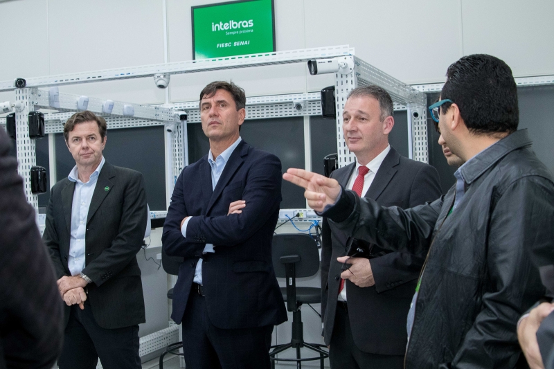 Visita aos laboratórios doados pela Intelbras. Foto: Morgana Machado