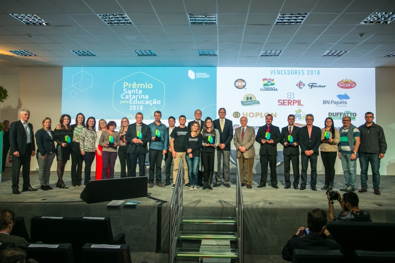 Movimento entrega Prêmio Santa Catarina pela Educação