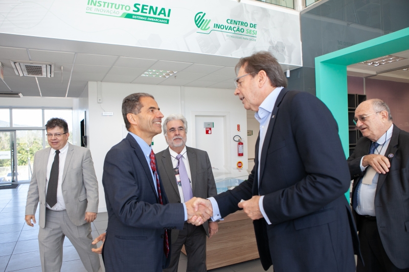 Ministro Manuel Heitor (esq.) e presidente da FIESC, Mario Cezar de Aguiar, no Instituto da Indústria (foto: Filipe Scotti)