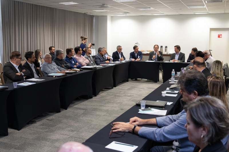 Medidas trabalhistas e normas do setor de construção são debatidas em encontro na FIESC