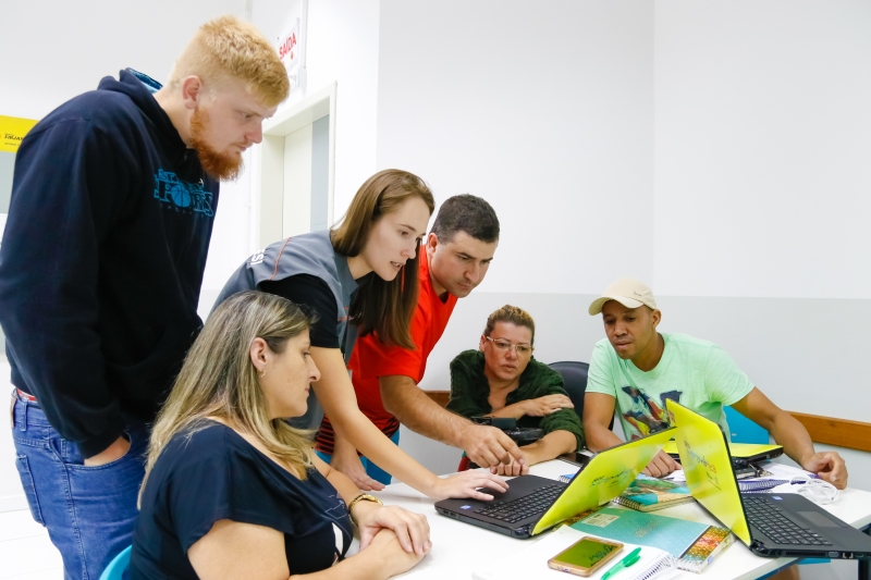 Educadores de SC reinventam formas de ensinar e tornam aula mais atrativa