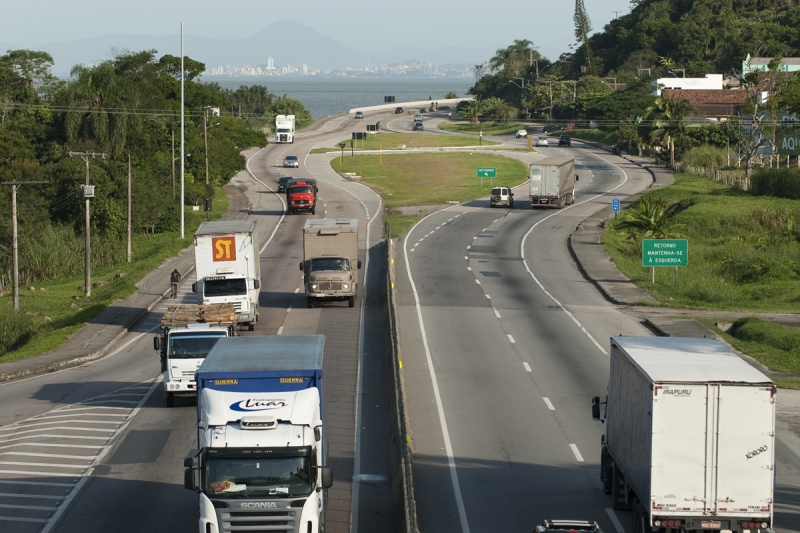 Das 69 obras monitoradas pela FIESC, 98% estão com prazo expirado ou andamento comprometido