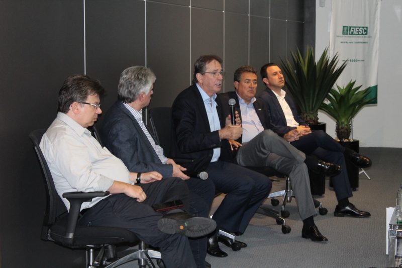 Encontro foi realizado na ACIC, na noite desta segunda-feira (18)