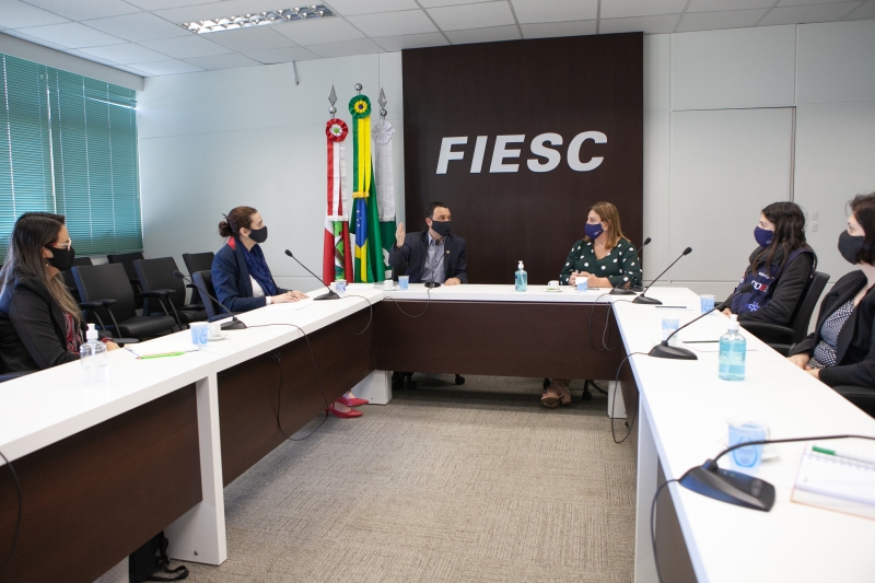 FIESC e Secretaria de Saúde estudam estratégias para evitar o lockdown