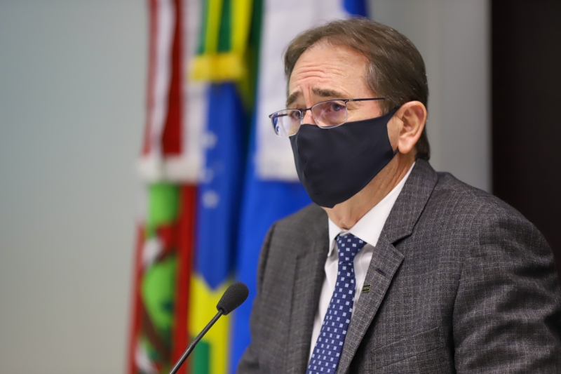 Presidente da FIESC, Mario Cezar de Aguiar, durante coletiva à imprensa, nesta quinta-feira, dia 12 (foto: Filipe Scotti)