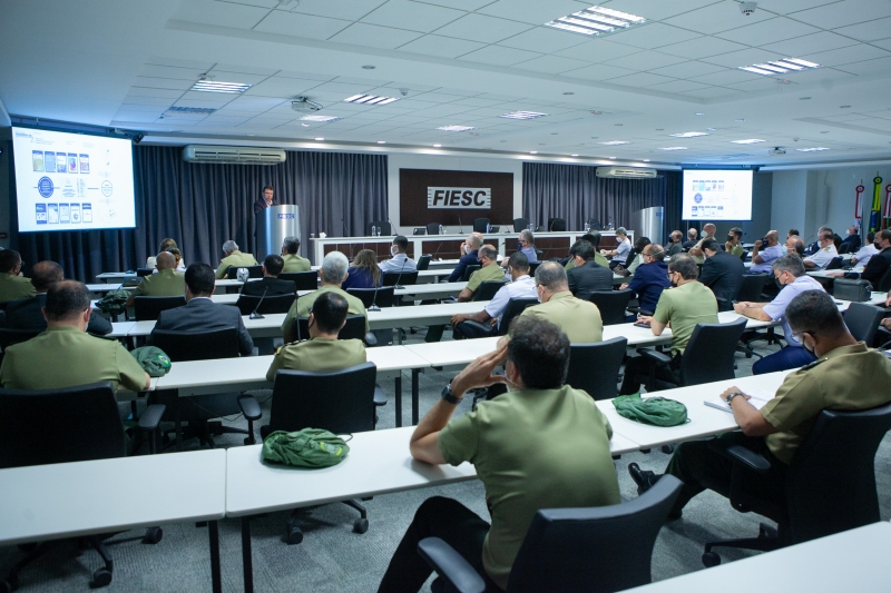 FIESC aborda infraestrutura e inovação com alunos da Escola Superior de Guerra