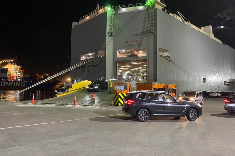 Porto de Itajaí recebe nova atracação de navio com veículos da BMW