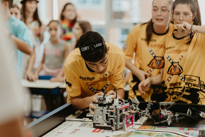 Catarinenses vão a SP disputar etapa nacional do torneio de robótica da FLL