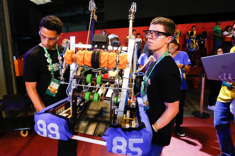 Robô criado pelos catarinenses. Foto: EDS/SESI