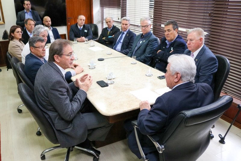 Na ALESC, COFEM dialoga sobre veto ao fim do voto de minerva no TAT