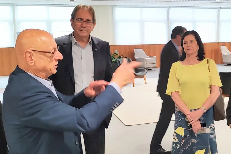 Assunto foi discutido nesta segunda-feira (19) pelo presidente da FIESC, Mario Cezar de Aguiar, com o senador Esperidião Amin e a deputada Ângela Amin