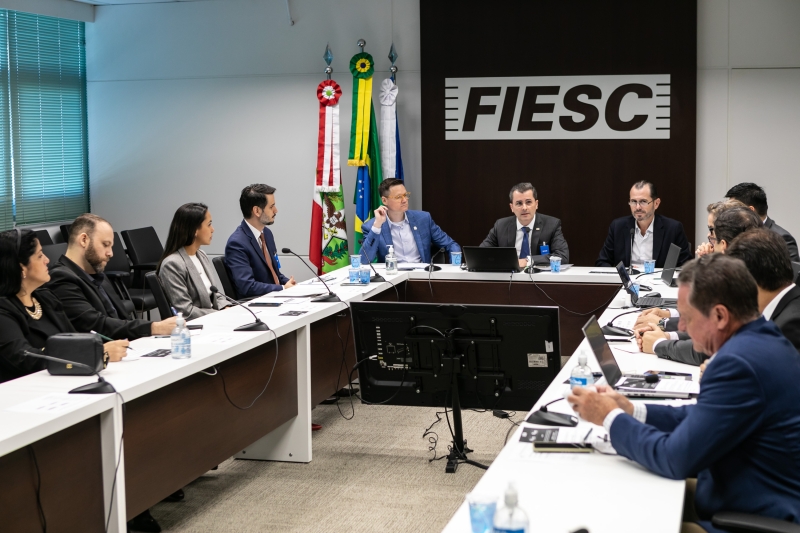 FIESC avalia desafios da reforma tributária com especialistas