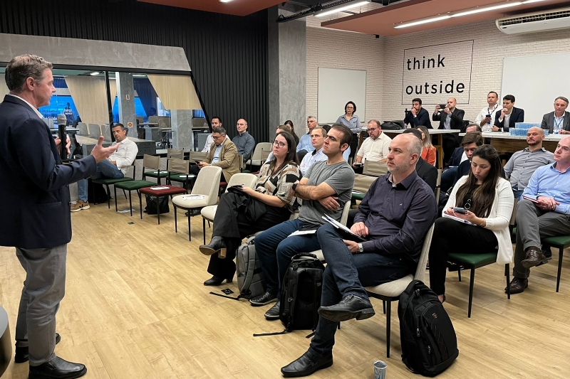 Reunião foi realizada no Instituto da Indústria, em Joinville