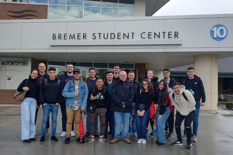 Acadêmicos do UniSENAI realizam intercâmbio no Olympic College (EUA)