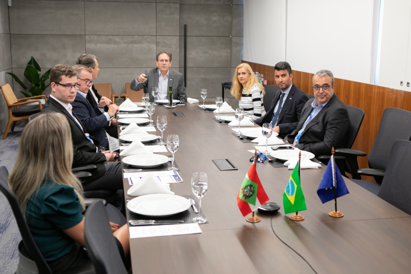 Embaixadora da União Europeia visita FIESC