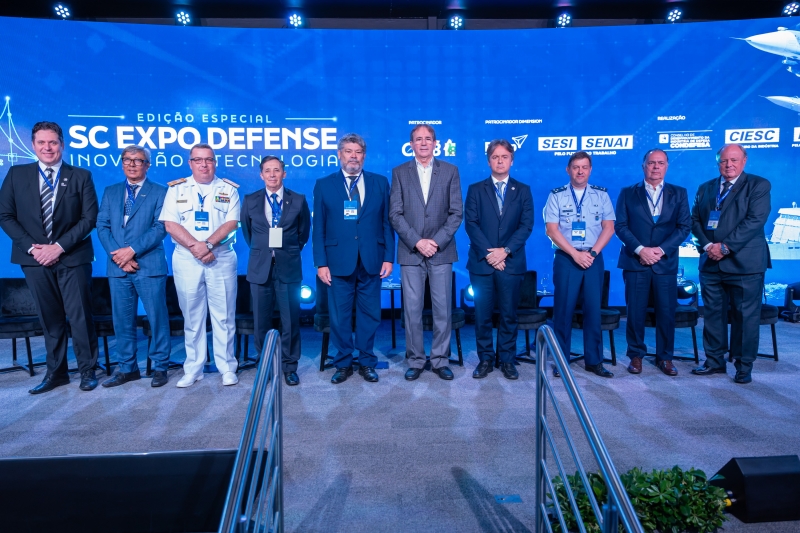 Autoridades participam da abertura da SC Expo Defense na FIESC. (foto: Fabricio de Oliveira)