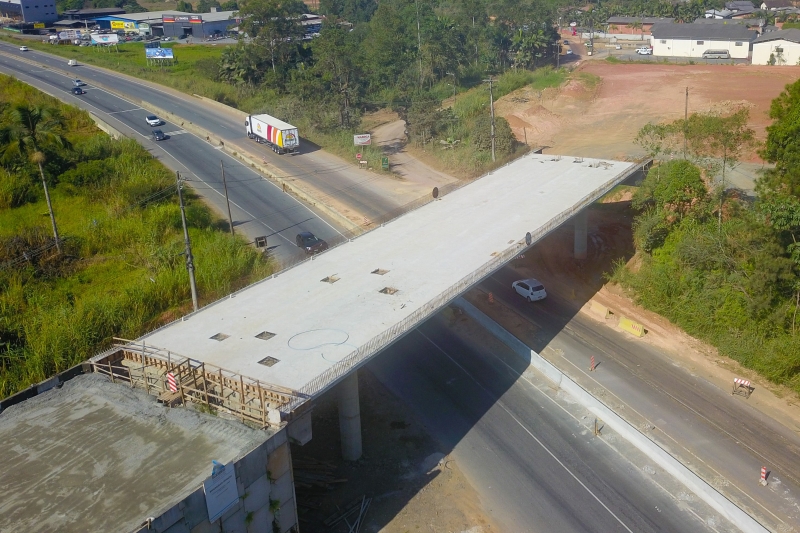 FIESC alerta para defeitos na pista da BR 470; prazo de conclusão preocupa