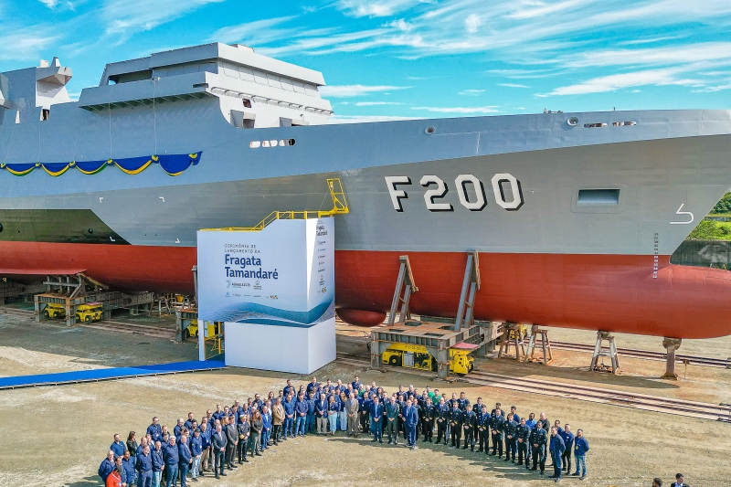 Indústria de SC lança 1ª fragata Tamandaré ao mar para testes