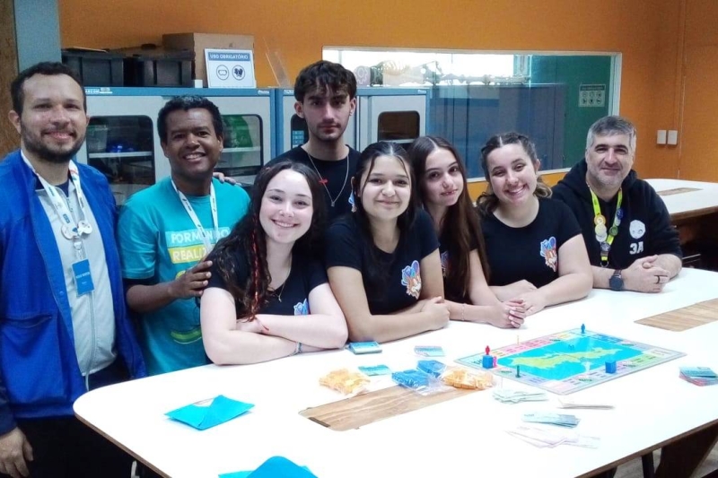 Alunos da Escola SESI criam versão Florianópolis do Banco Imobiliário