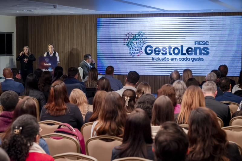 Sheila Kurtz, líder do programa de Inclusão da FIESC, discursou no evento