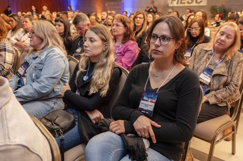 Além de lotar saguão da FIESC, público também acompanhou evento pela internet
