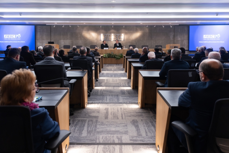 Em encontro com sindicatos industriais, FIESC destaca fortalecimento do setor