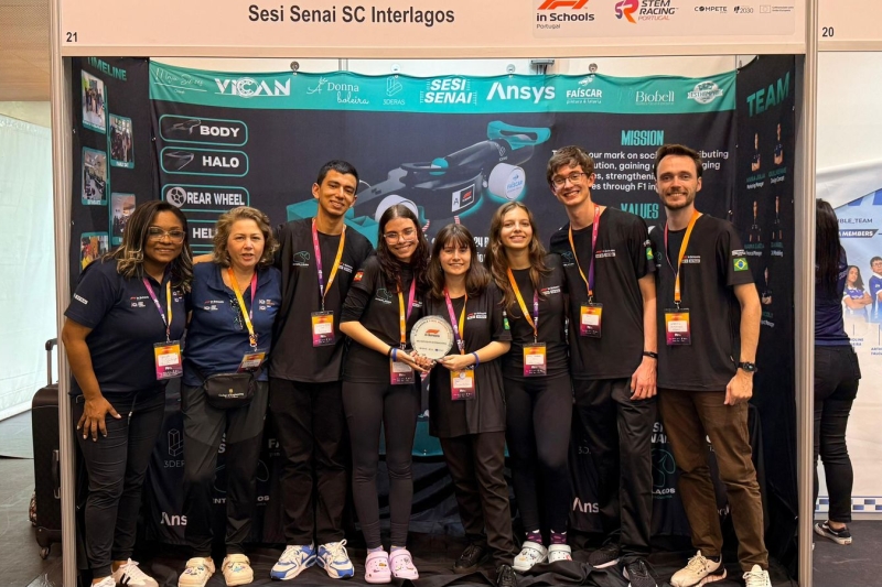 Equipe de robótica da Escola SESI em SC conquista troféu em torneio de Portugal