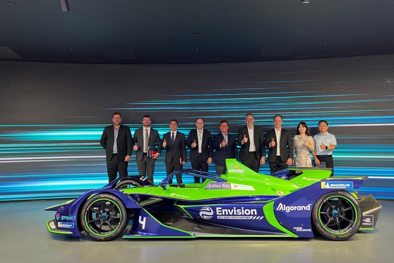 Na China, comitiva do SENAI visita empresa referência global em tecnologia verde