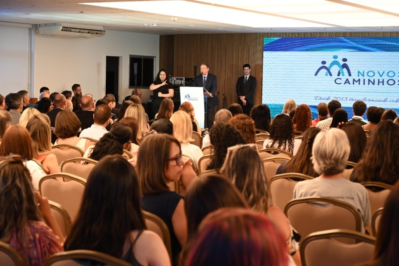 Novos Caminhos encerra 2025 com certificação de jovens e homenagem a parceiros