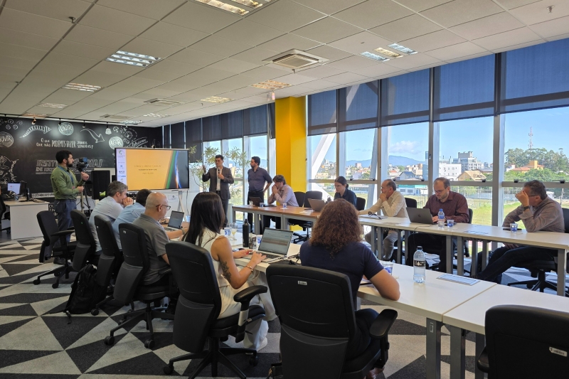 Reunião de revisão ocorreu no Instituto SENAI de Inovação em Florianópolis. Foto: Nathalia Barros