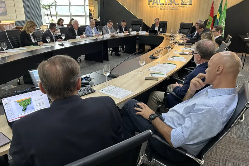 Grupo se reuniu na sede da FACISC, em Florianópolis. Foto: Elida Ruivo
