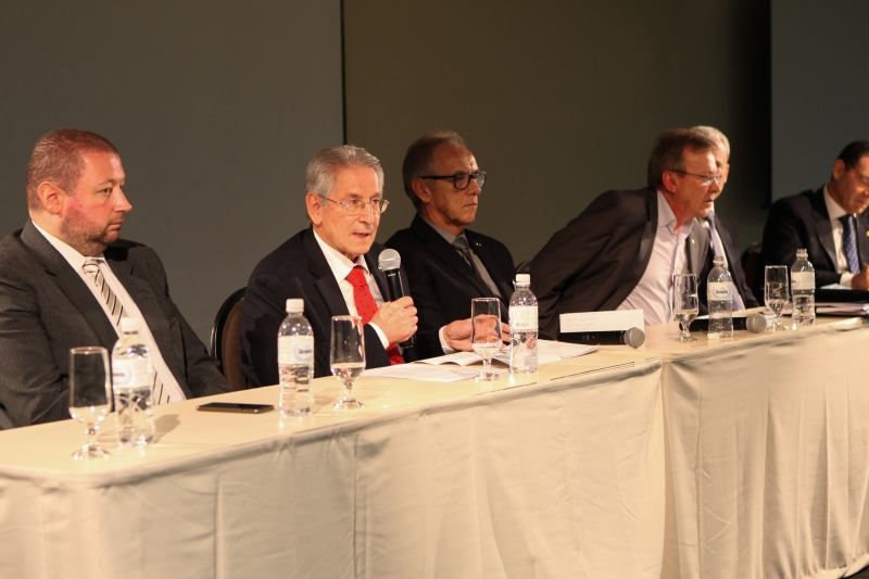 Em Florianópolis, representantes do setor produtivo debateram a modernização da legislação trabalhista com parlamentares que integram a comissão especial da Câmara dos Deputados (foto: Filipe Scotti) 