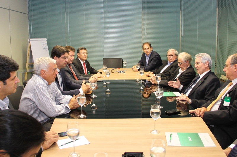 Representantes da FIESC, FAESC, FACISC, FAMPESC, FCDL-SC, FECOMÉRCIO-SC e FETRANSCESC reuniram-se nesta quinta-feira (17), em Florianópolis (foto: Filipe Scotti)