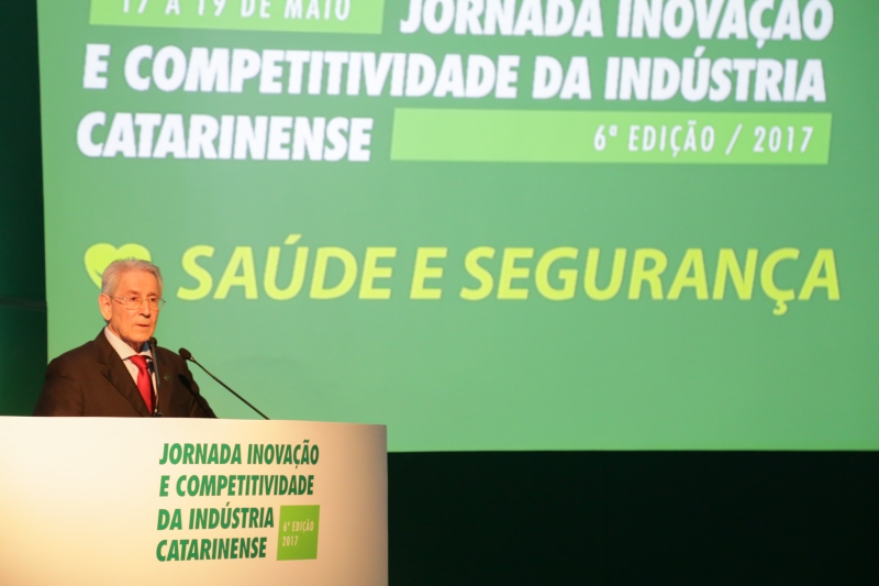 Na abertura da Jornada, Côrte ressalta a necessidade de se investir na saúde das pessoas (Fotos: Marcus Quint) 