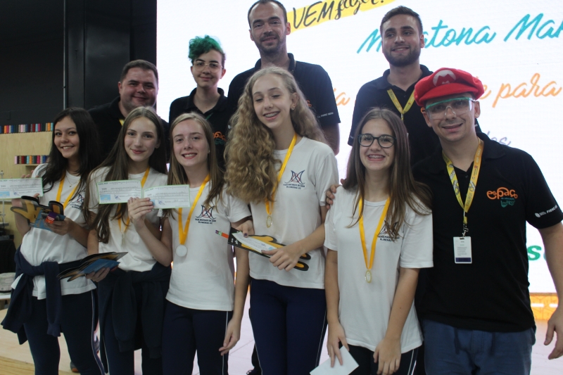 Alunos da Escola Municipal Machado de Assis foram os vencedores da Maratona Maker (Foto: Divulgação SESI)