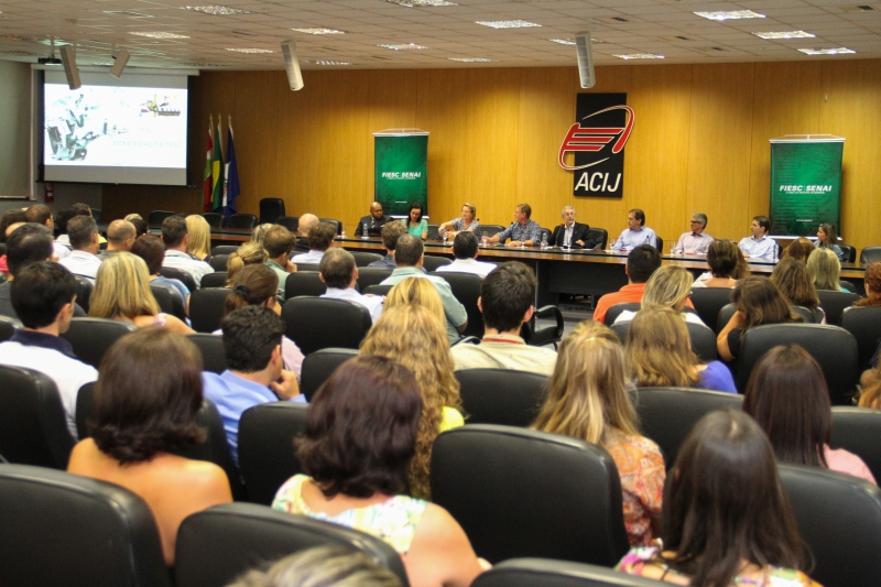 Encontro com colaboradores ocorreu na sede da ACIJ, em Joinville