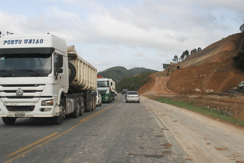 Obras de duplicação do trecho entre Navegantes e Indaial foram contratadas entre julho de 2013 e junho 2014. (Foto: Filipe Scotti)