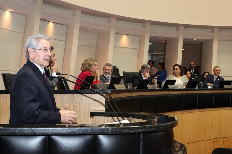 Na Assembleia Legislativa, Côrte destacou que projetos podem gerar crescimento e sustentabilidade para a economia. Foto: Heraldo Carnieri