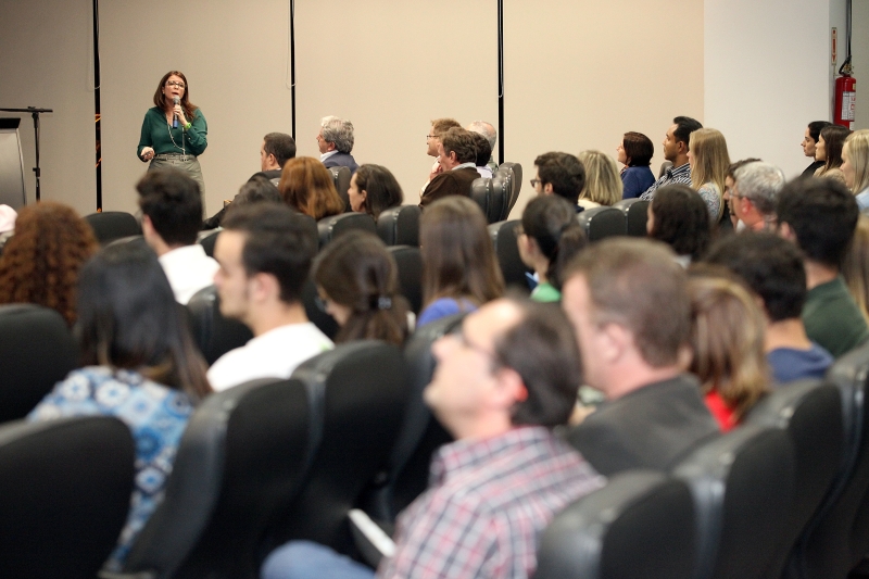 Carla Branco, do CEBDS, durante palestra no encontro em Joinville (foto: André Kopsch)