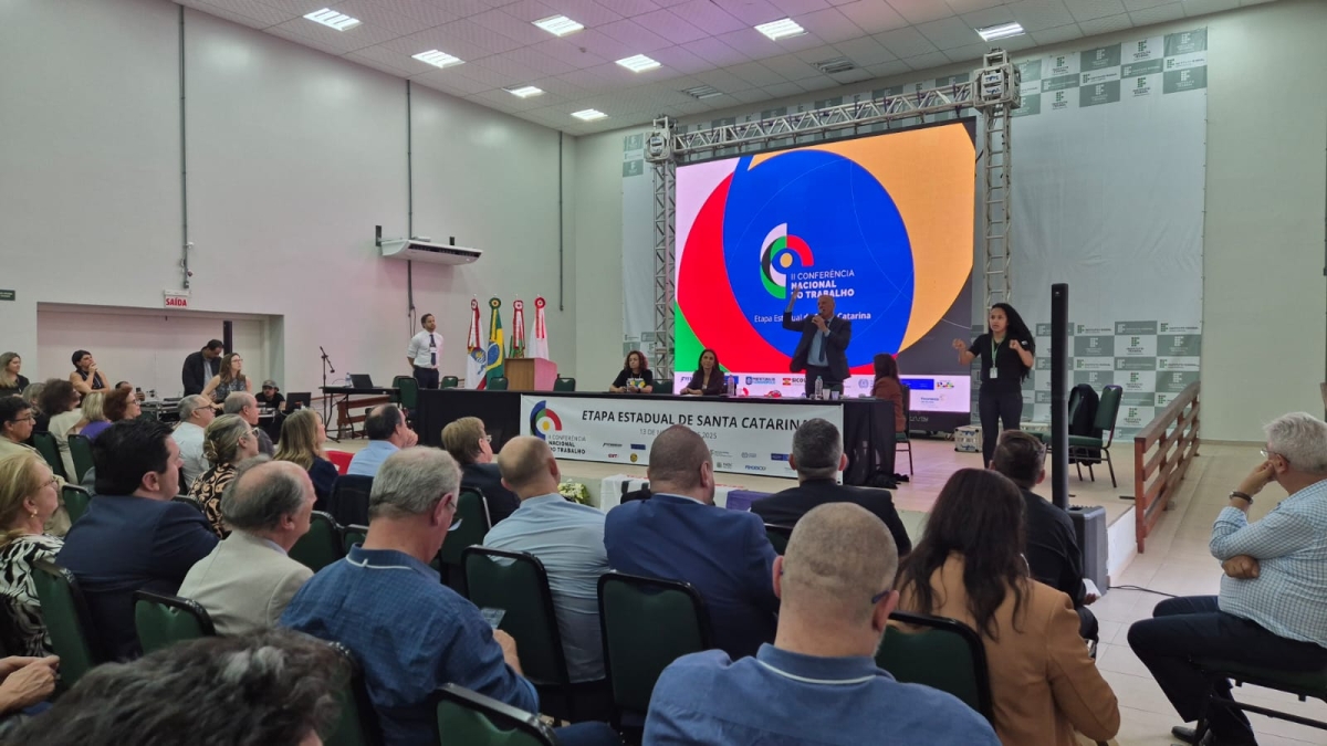 Plenária aprova duas propostas de consenso sugeridas pela bancada patronal. (foto: Elisabete Francio)